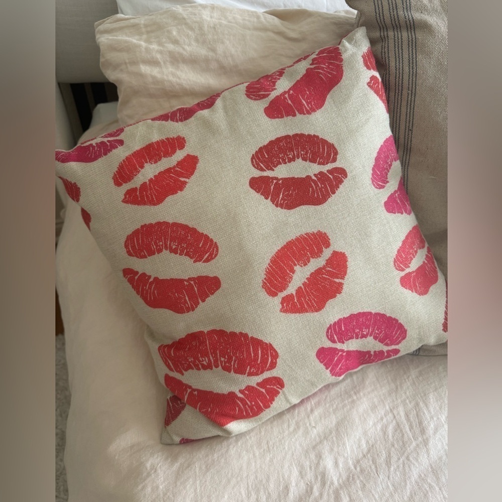 Throw pillow​​